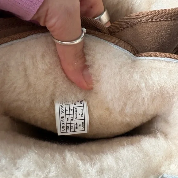 * Brand New* UGG Tan and Cream Shearling Boots - Picture 6 of 6